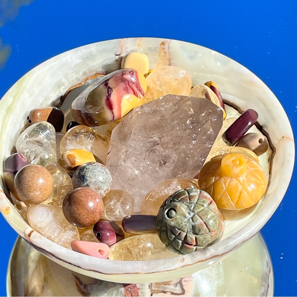 Smoky Quartz point, Mookite Jasper Heart, Green & Yellow Acorns, Onyx Bowl - Picture 9 of 17